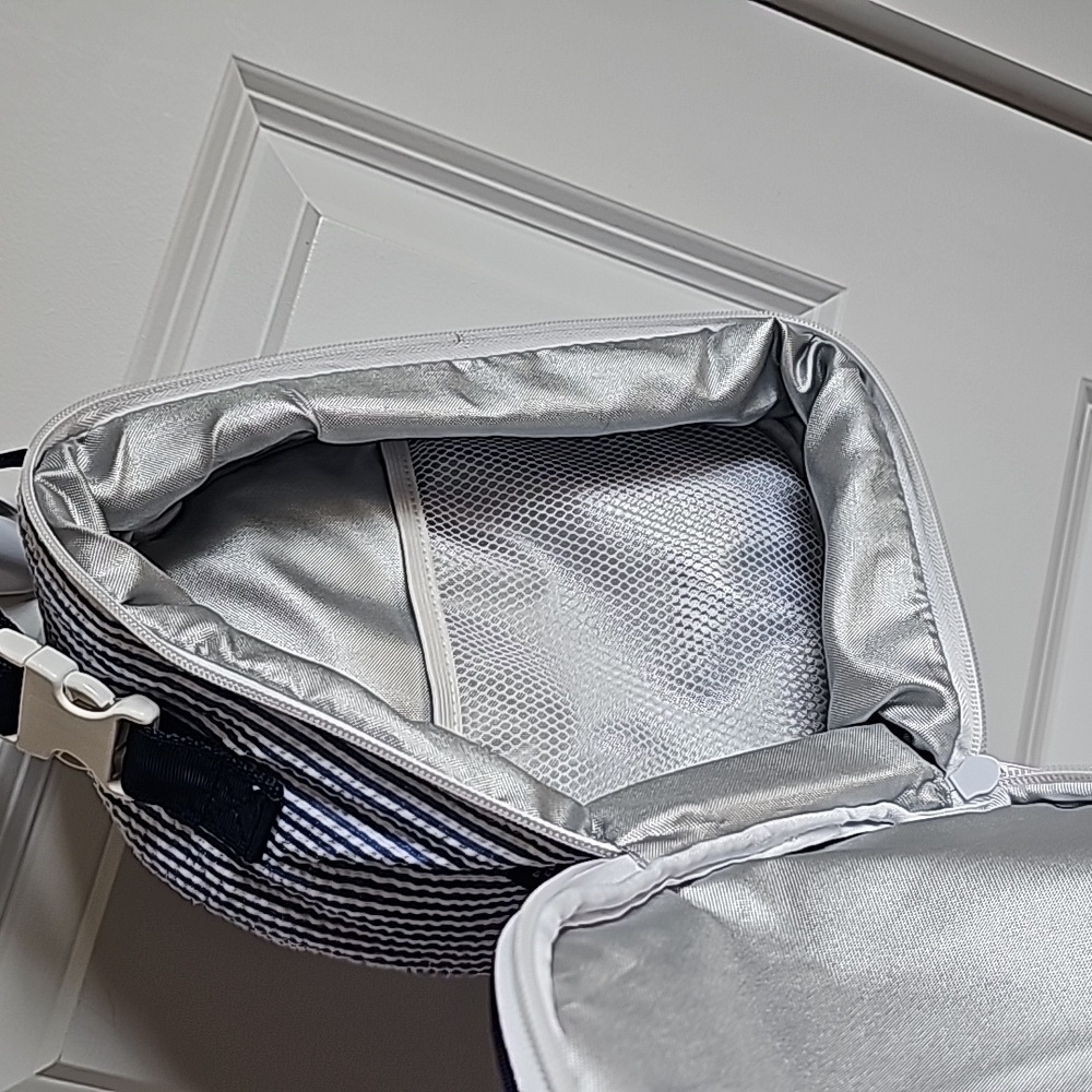 Seersucker Lunchbox in Blue and White - Picture 7 of 7